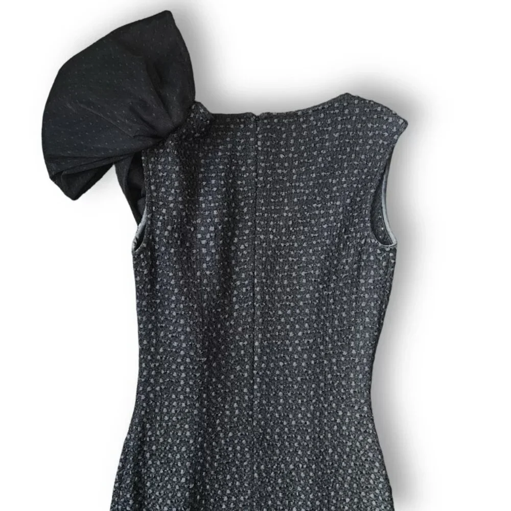 St. John Knit Textured Knit Sheath Dress - Onyx, Size 6, Excellent Condition - Picture 7 of 10